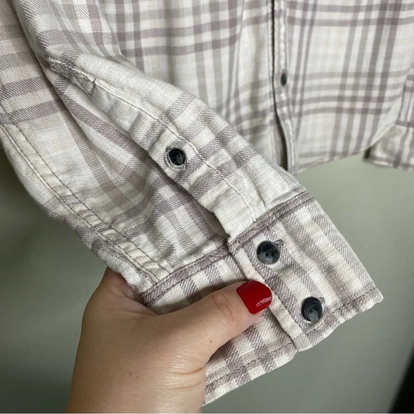 Aritzia TNA Beige Brushed Flannel Plaid Button Front Yellowstone Shirt Large - Picture 6 of 11